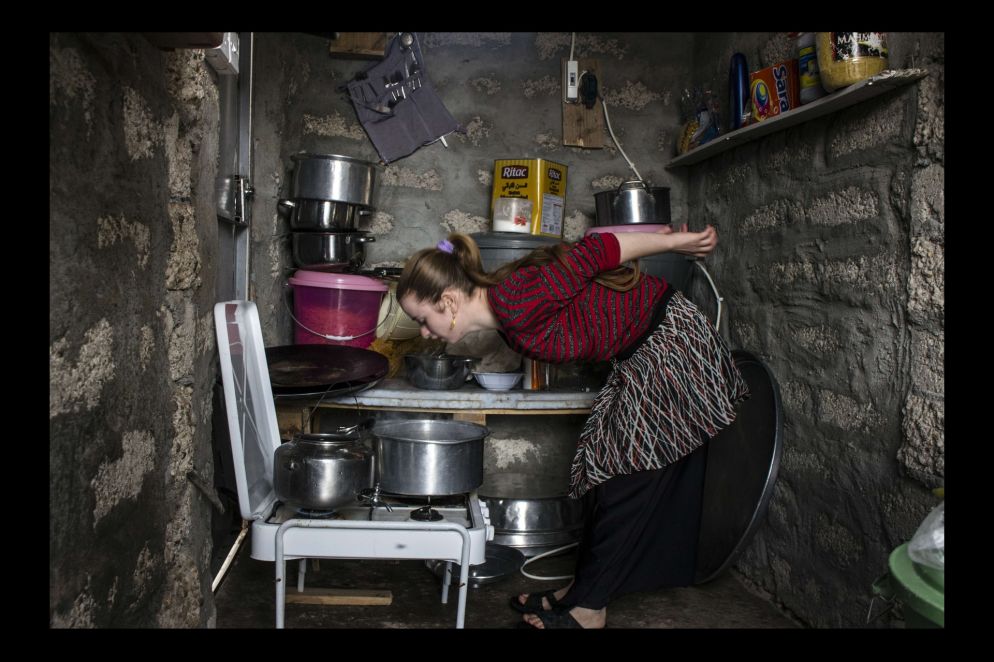 Le fotografie nel campo profughi di Khanke sono state scattate da alcune donne Yazide che vivono là: Manal Barakat, Zina Hassan, Klood Khedada, Samia Jendo, Bushra Qasim, Khawla Shamo.