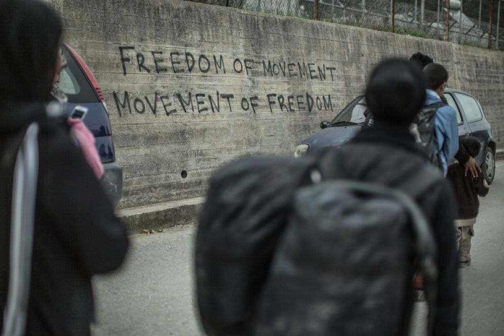 Da quando l’Unione europea ha concesso alla Turchia tre miliardi di euro per fermare l’arrivo dei profughi sulle coste greche, il numero delle persone che hanno affrontato la traversata dell’Egeo si è ridotto a 1.500 nel gennaio del 2017 (nello stesso periodo del 2016 erano state 70mila).