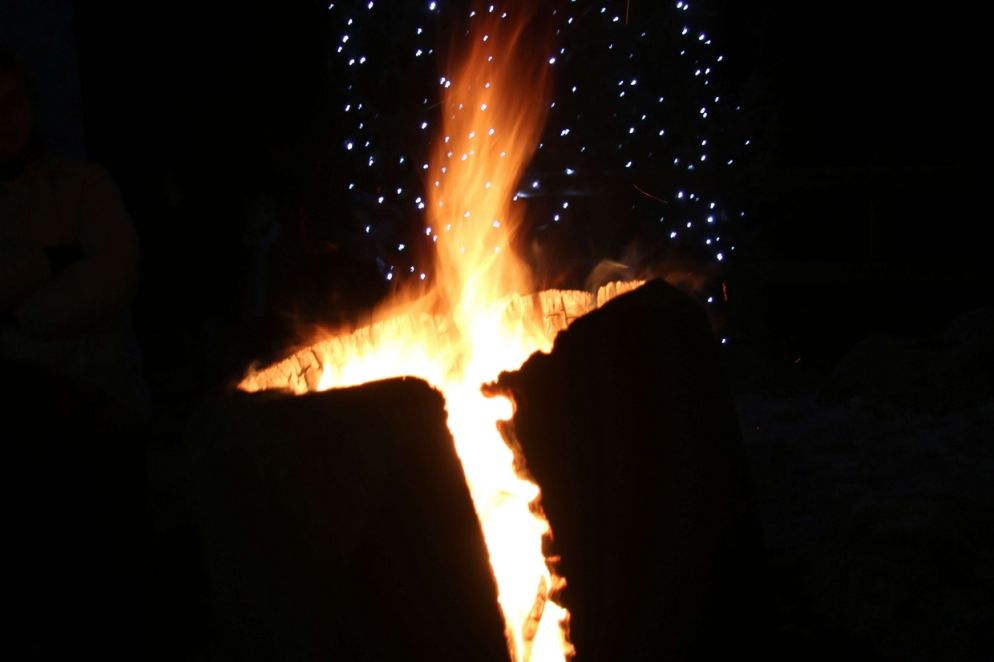 L’idea di trasformare la frazione in un labirinto di presepi spetta all’unico residente, il 30enne Andrea Binelli; la realizzazione è stata a cura dell’Associazione Piazza viva di Tione.