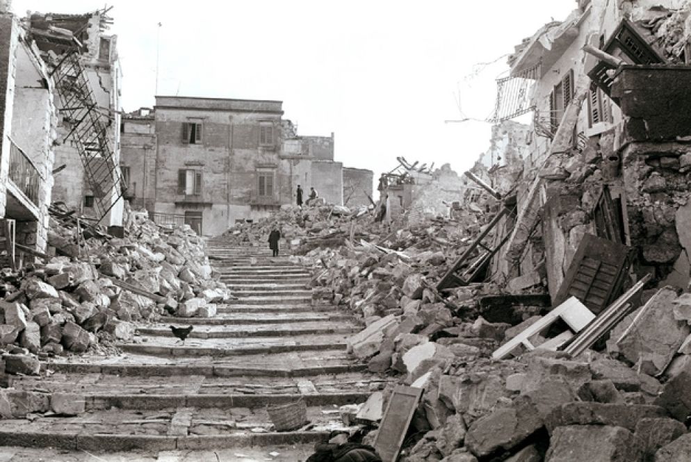 Gibellina distrutta (Archivio Ansa). Una targa all'appuntato Cannella, un'altra a 4 pompieri, un'altra a Cuccuredda, la bimba di 7 anni estratta viva dalle macerie dopo 50 ore ma morta due giorni dopo per una polmonite