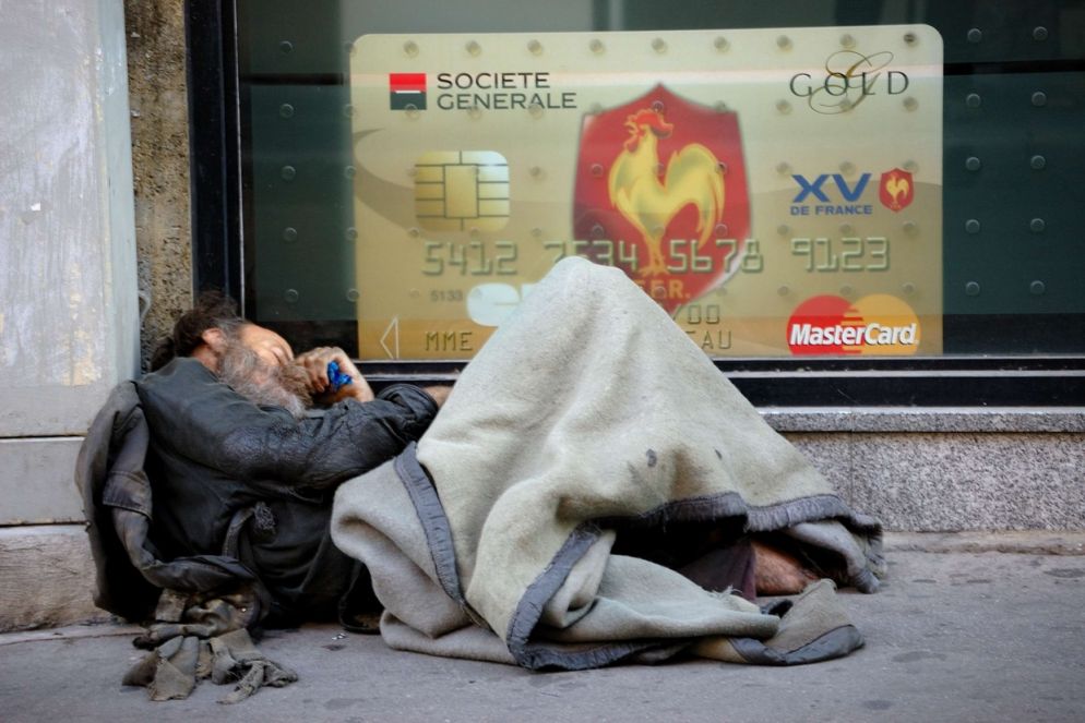Il terzo posto nella categoria Disparità è la foto Ricchezza e povertà, contrasti dei tempi moderni, di Antonio Manidi