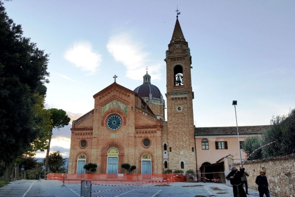 Il santuario del Ss.Mo Crocifisso di Treia transennato per inagibilità