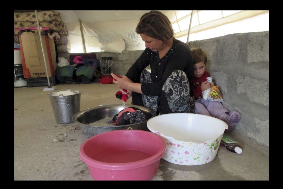 Lavigne Furman, trenta anni. Sta lavando i vestiti dei suoi bambini. Vivere in un campo profughi non significa che non possano indossare vestiti puliti.