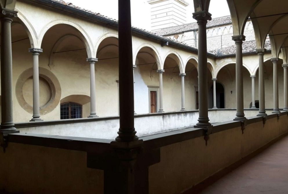 Per rispondere a questi impegni, la Comunità di San Leolino ha presentato e condiviso un progetto che si sviluppa su tre punti fondamentali: la dimensione spirituale, la dimensione culturale, la dimensione educativa e formativa ed è stata stipulata su questo una convenzione con l’Arcidiocesi di Firenze.