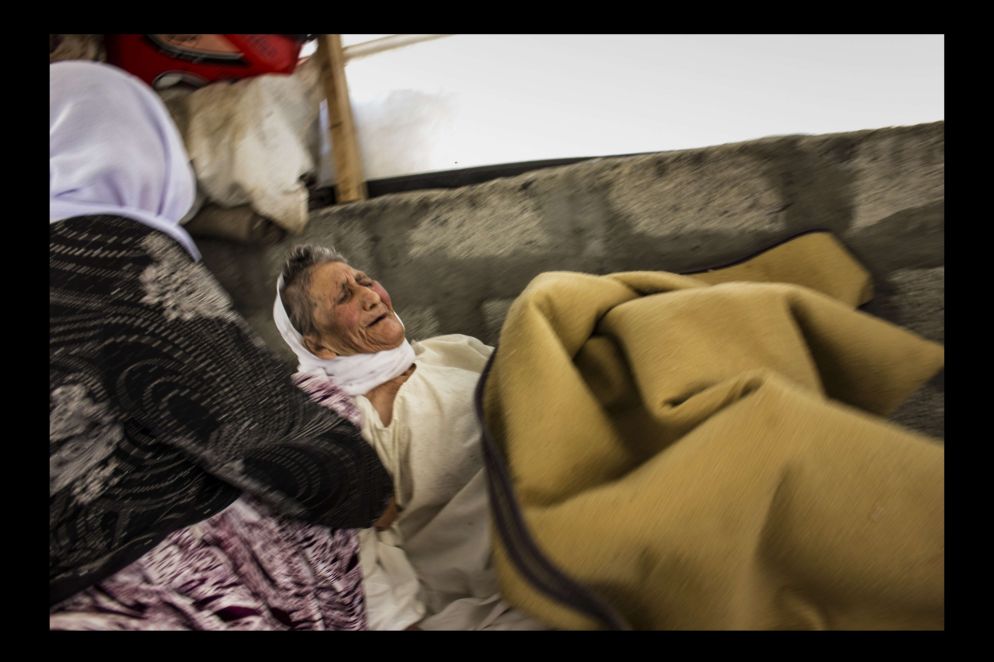 Seyfi è malata. Il suo ultimo desiderio è quello di poter tornare alla sua casa natale di Sinjar, dove ha sempre vissuto, prima di morire.