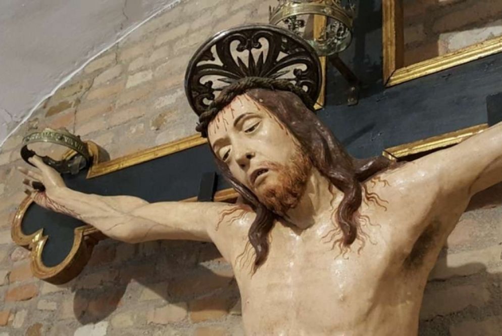 Particolare del crocifisso ligneo del 1400