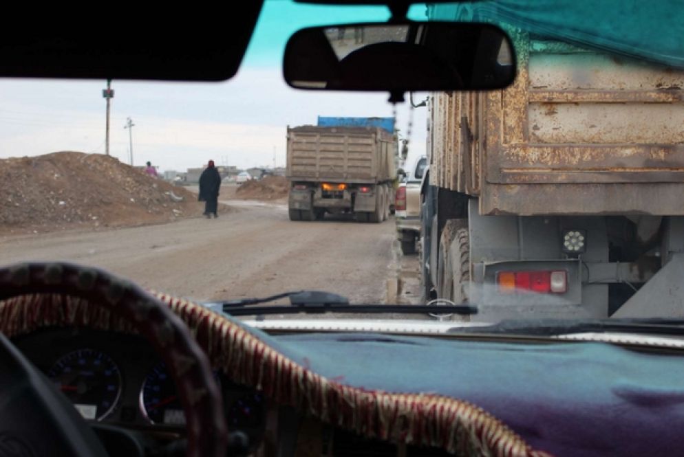 Sulla strada per Qaraqosh, tra cumuli di macerie