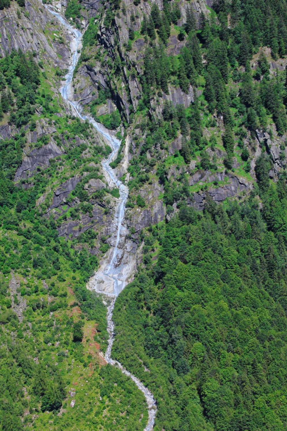 La cascata del Gabbiolo (acqua della Presanella).