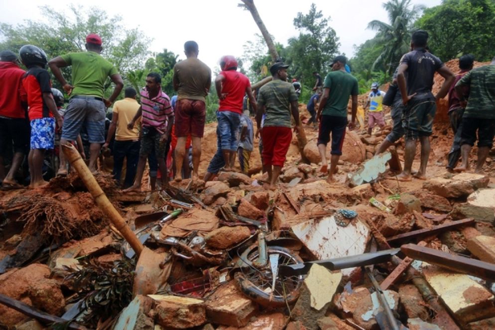 Le autorità hanno invitato a lasciare le zone più a rischio, aiuti sono in arrivo dall'India.