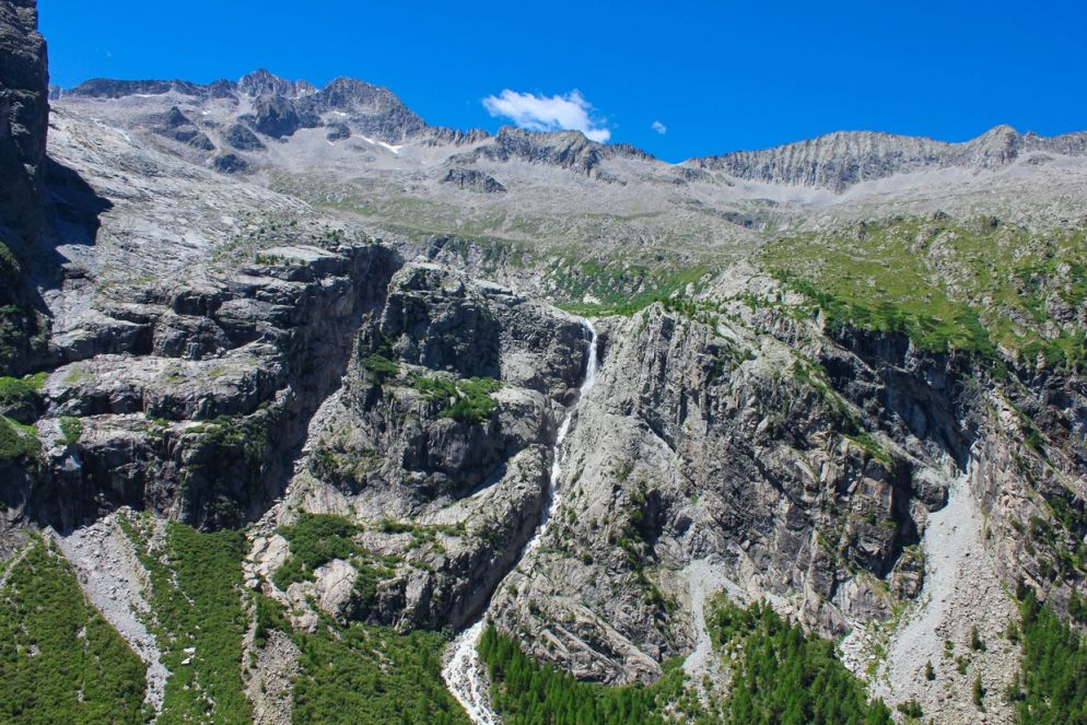 L’alta valle del Mataròt, nell’omonima laterale della val Genova, sotto la vedretta della Lobbia (acqua dell’Adamello).