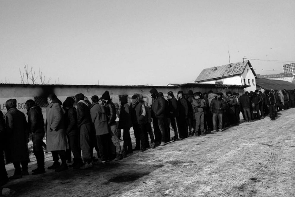 Per alleviare le rigidità del freddo sono stati preparati e distribuiti circa 50 litri di tè caldo.