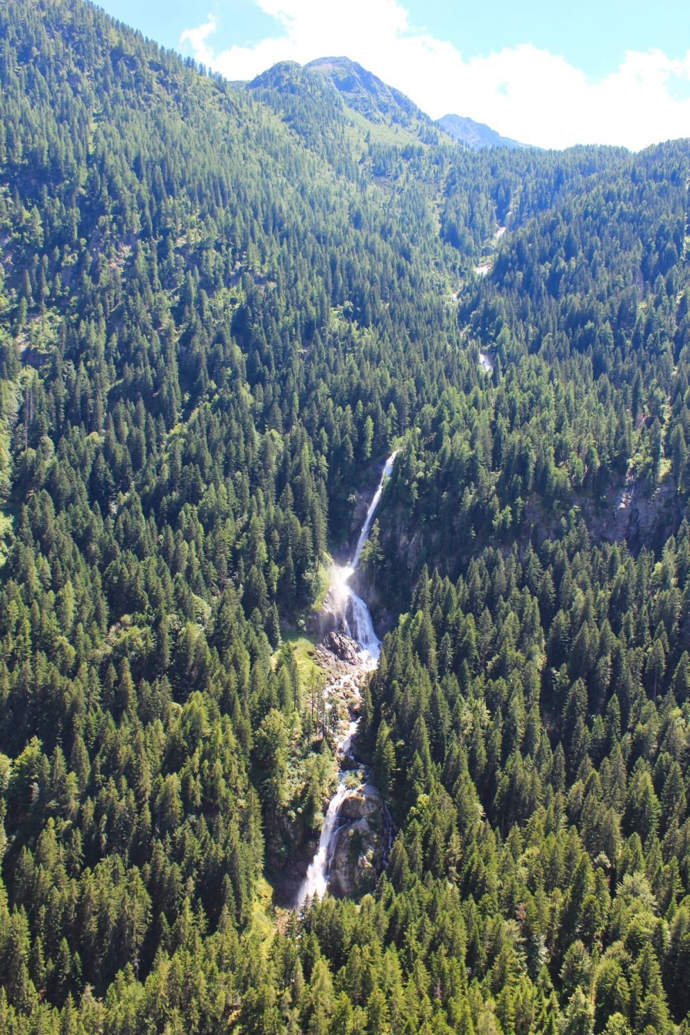 Panoramica delle cascate di Làres (acqua dell’Adamello).