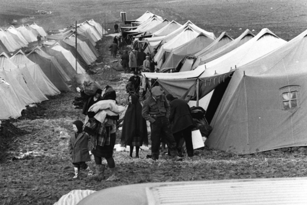 Le tendeopoli del dopo terremoto (Archivio Ansa). La scossa più forte fu nella notte, di magnitudo 6,4. Nessuno aveva mai parlato del Belice come zona sismica.