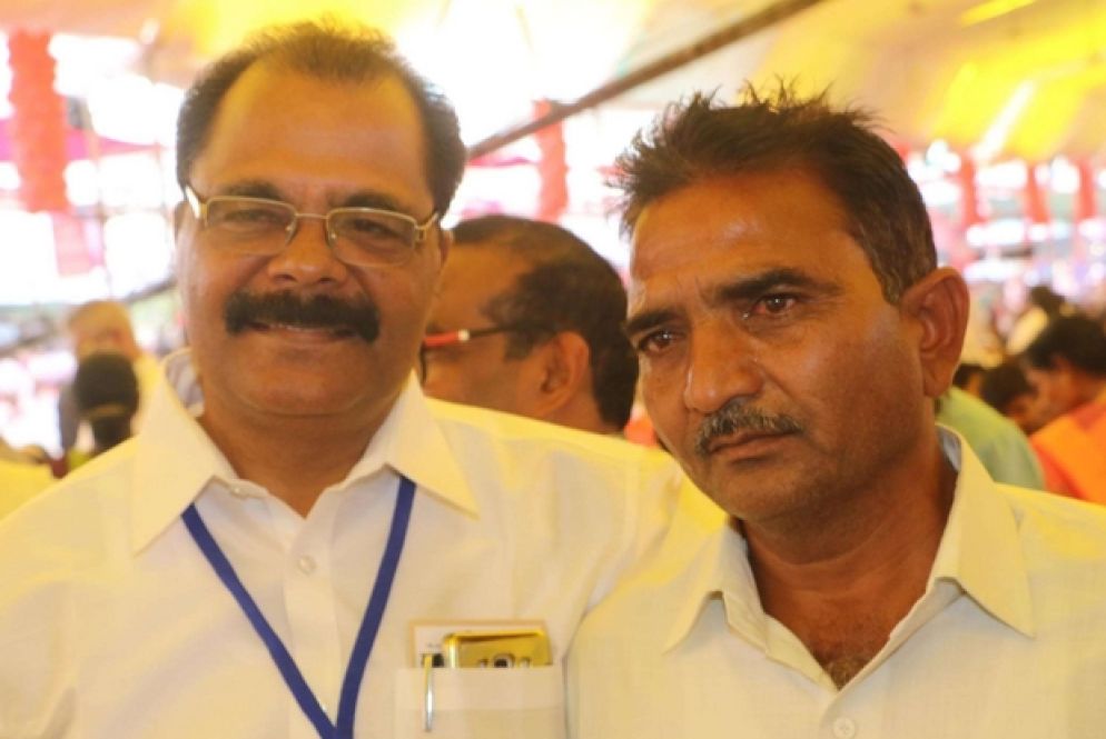 Singh (a destra) col fratello della beata