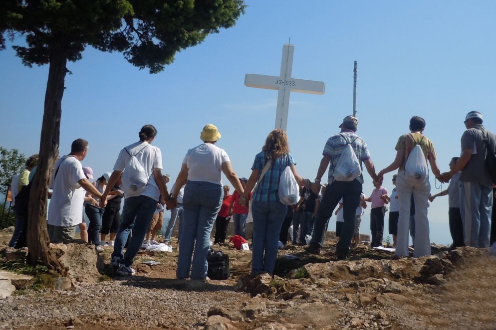 I "pellegrini" che giungono nella cittadina di Medjugorje (Ansa)