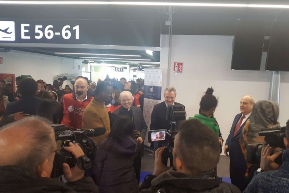 All'aeroporto di Fiumicino l'accoglienza con il segretario generale della Cei, monsignor Nunzio Galantino, il presidente di Sant'Egidio Marco Impagliazzo e Mario Giro, vice ministro degli Affari esteri.