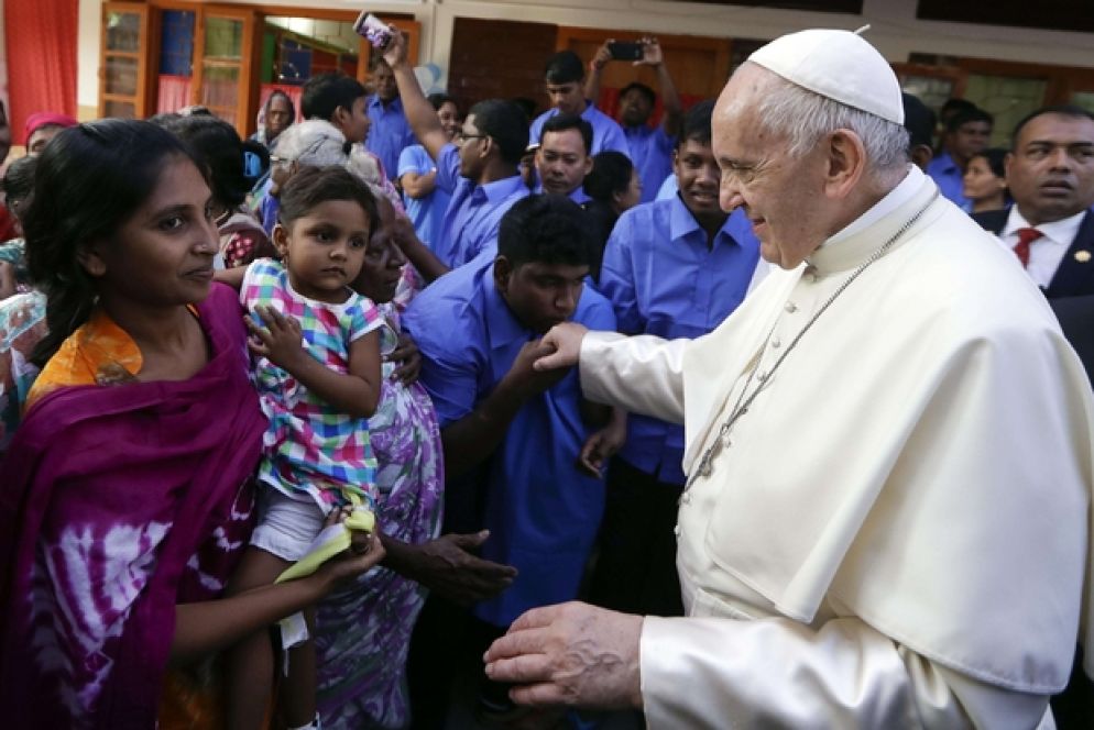 Papa Francesco visita la “Casa Madre Teresa” in Tejgaon, in Bangladesh