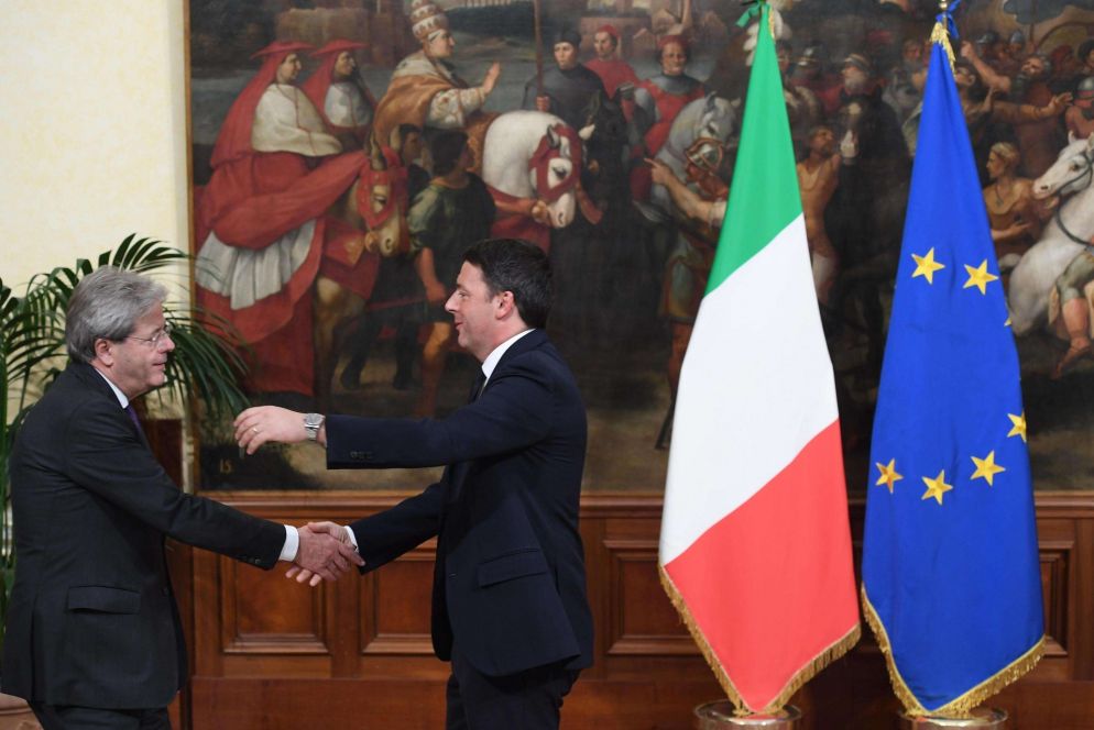 Cambio della guardia a Palazzo Chigi tra Renzi e Gentiloni (AnsaWeb)