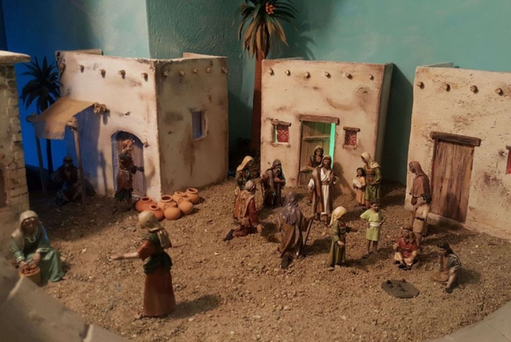 Presepe biblico: "lasciate che i bambini vengano a me" (foto Presepe biblico di Baggio)