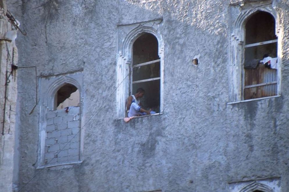 Eleganti finestre come queste sono visibili in diversi edifici della città (Heimo Liendl)