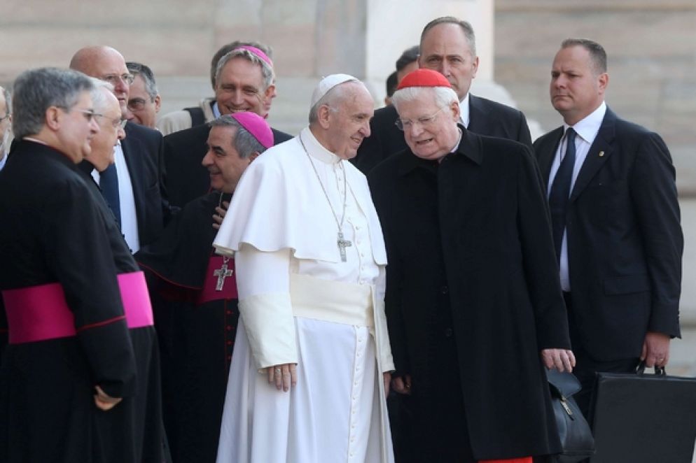Papa Francesco assieme al cardinale Angelo Scola davanti al Duomo di Milano