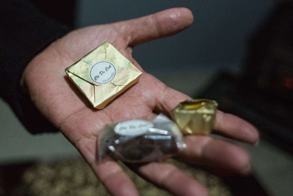 Raacine, Libano. Giselle si occupa di tutta la filiera organizzativa, prepara il cioccolato, pensa al packaging e ha stampato le etichette con il suo logo. (foto Arianna Pagani)