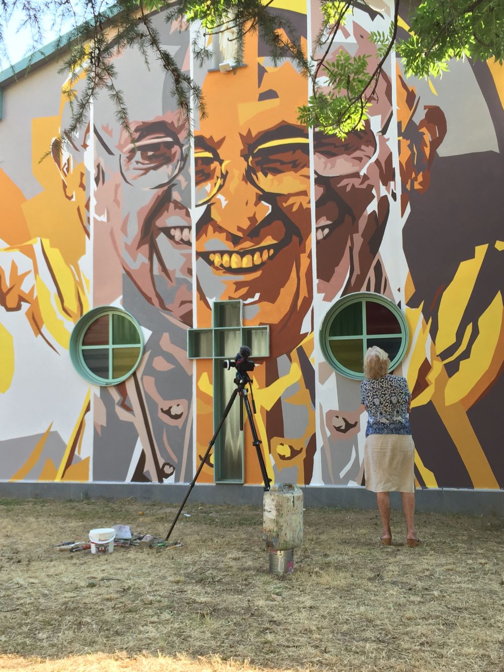 Il murales di Orticanoodles per l'Oratorio della Caritas a Massa