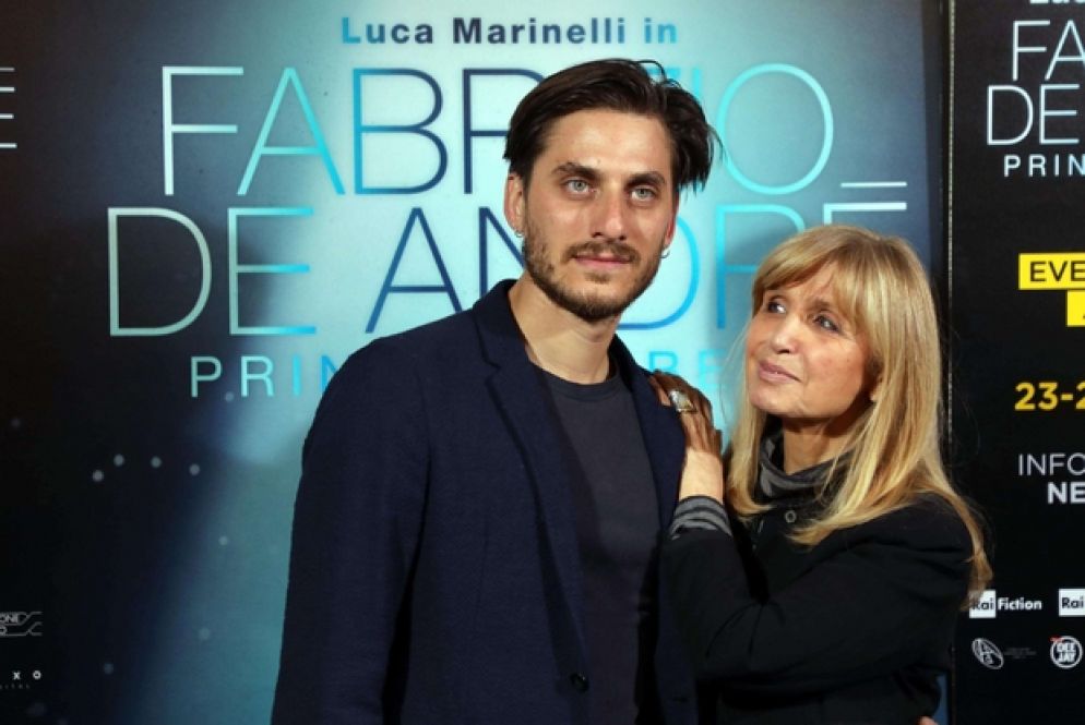 Dori Ghezzi e Luca Marinelli questa mattina alla presentazione del film su De André