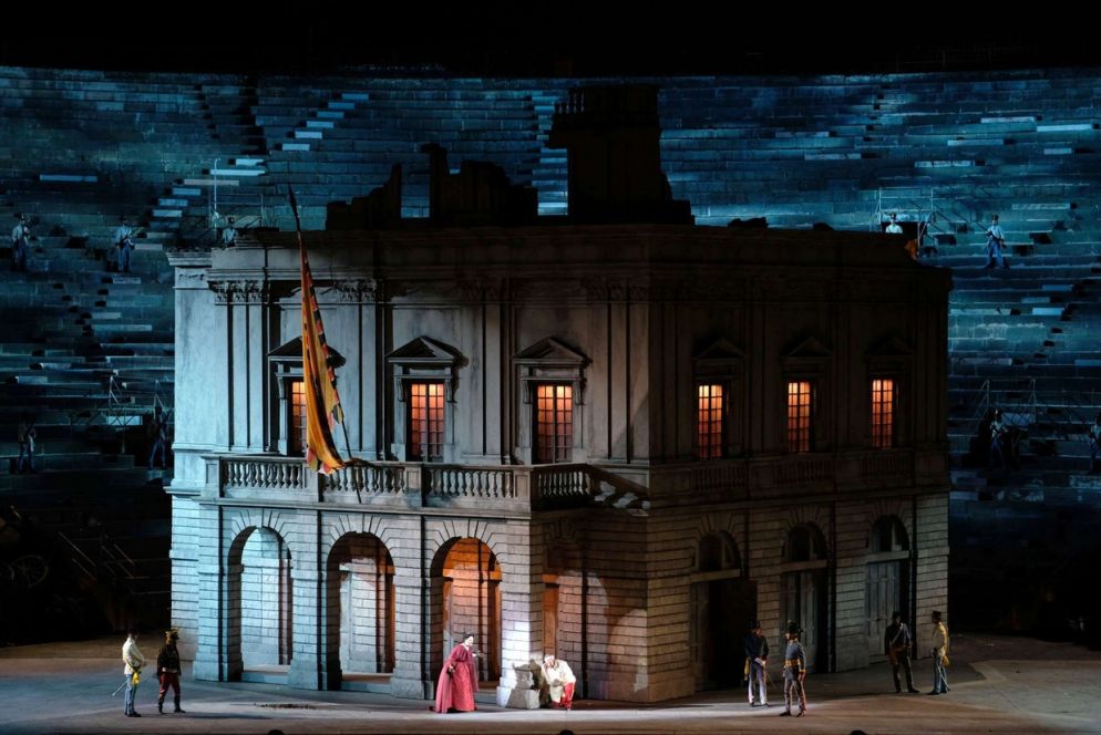 Il "Nabucco" risorgimentale del regista Arnaud Bernard all'Arena di Verona (foto Ennevi/Fondazione Arena di Verona)