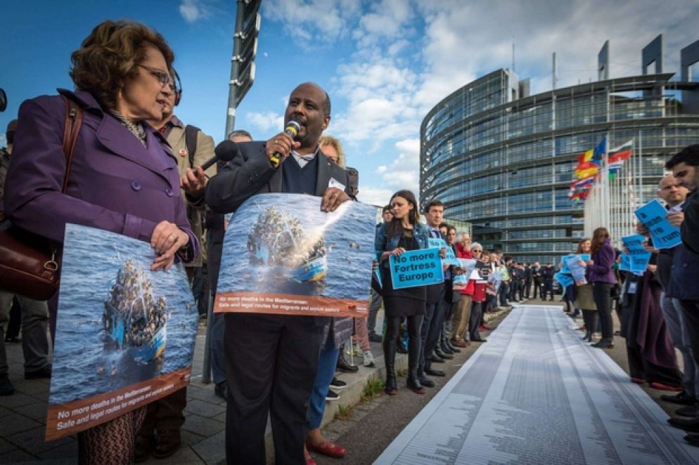 Don Mussie Zerai, candidato al Nobel per la pace nel 2015 e impegnato da anni negli aiuti umanitari ai profughi. È stato iscritto ad agosto 2017 nel registro degli indagati dalla Procura di Trapani, che conduce l'inchiesta sulla ong tedesca Jugend Rettet, con l'accusa di "favoreggiamento dell'immigrazione clandestina". (Facebook)