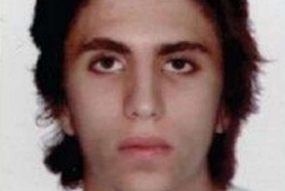 Sopra, a destra, il figlio Youssef, 22 anni, ucciso dalla polizia inglese la sera del 3 giugno