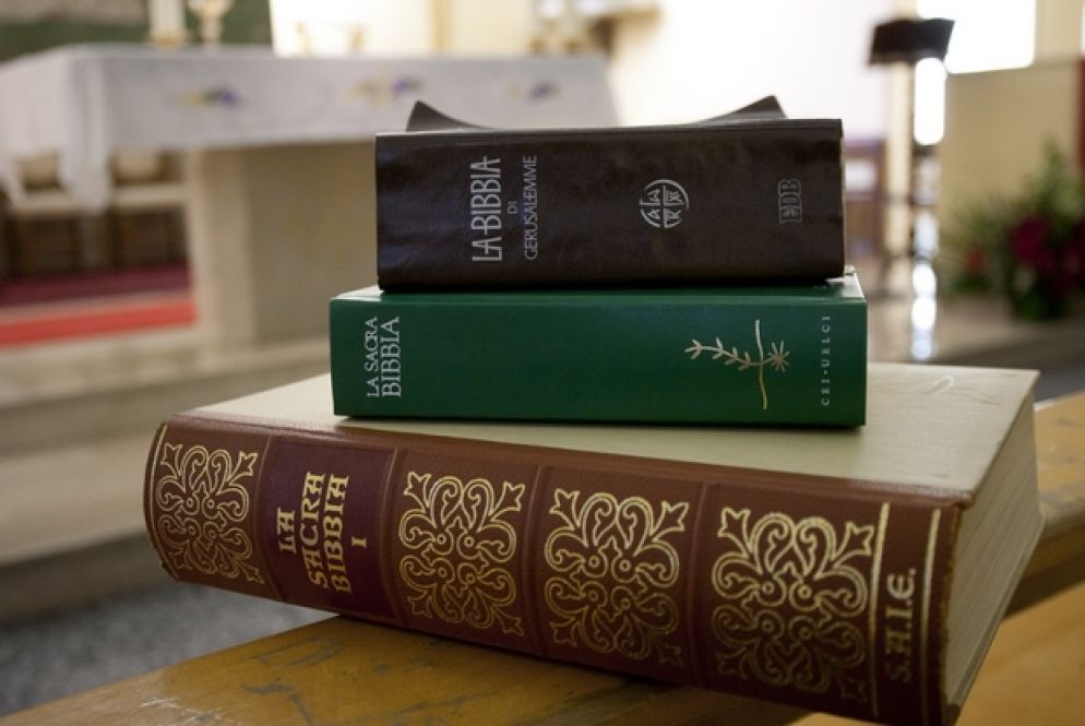 La Bibbia, uno dei testi base per l'Irc (Tam Tam)