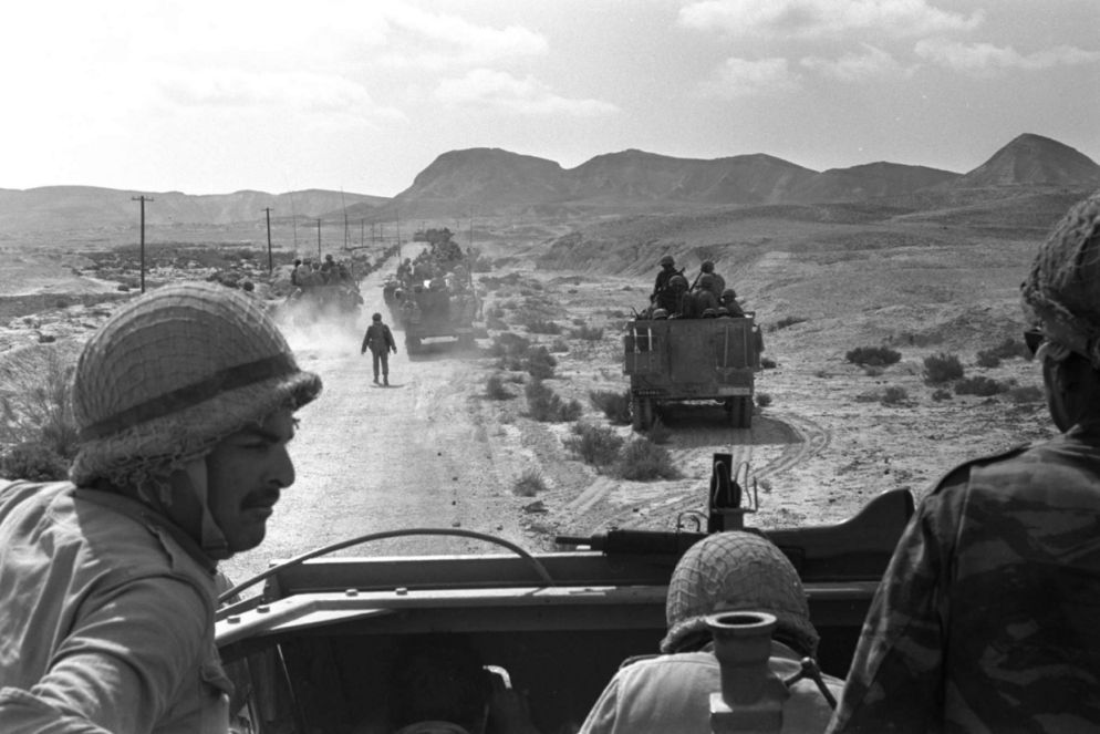 Truppe israeliane avanzano nel sud della Penisola del Sinai nel giugno 1967 (Ufficio stampa del Governo israeliano)