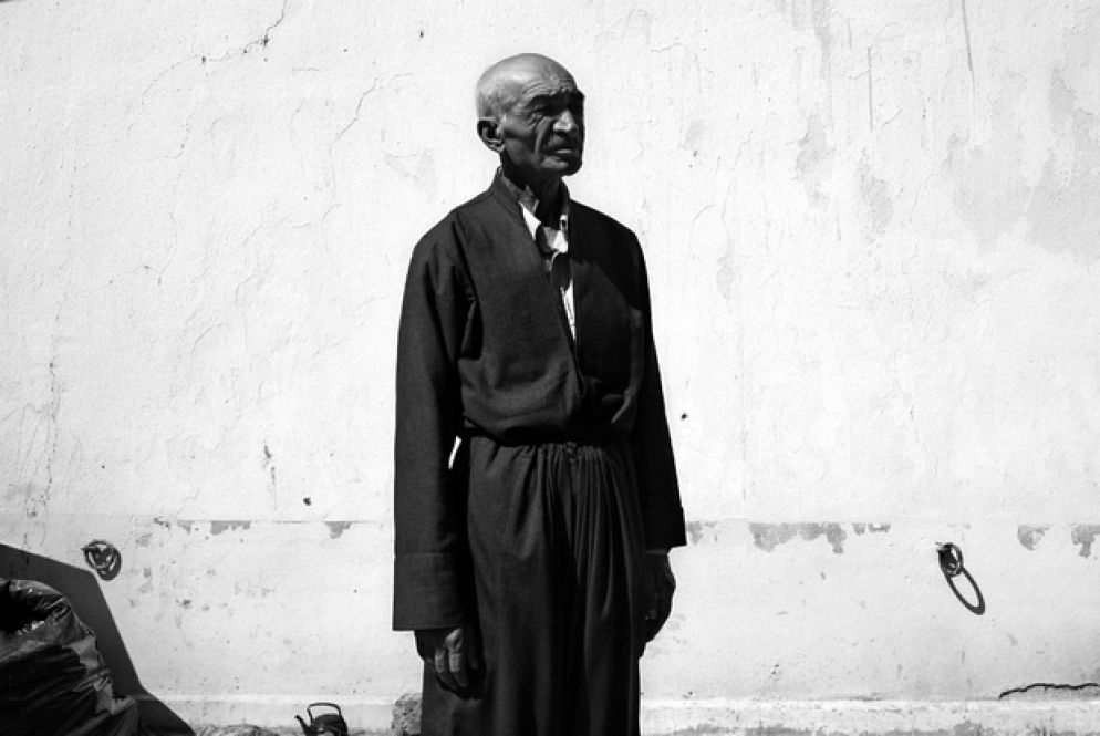 © Alessio Cupelli. Nadab. Un uomo siriano rimasto bloccato in Grecia dopo la chiusura del confine, mentre stava cercando di raggiungere il figlio in Germania