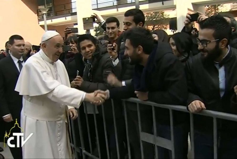 L'arrivo di papa Francesco all'università Roma Tre (fermo immagine da Ctv)
