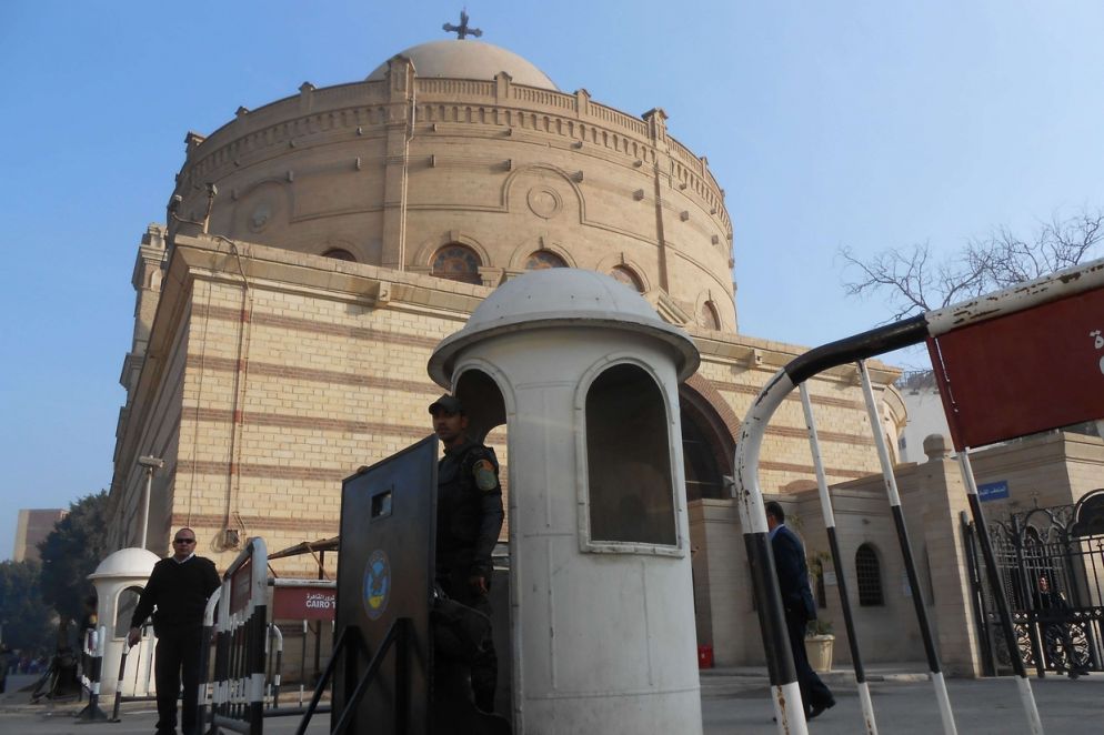 Il posto di polizia davanti a una chiesa (Foto Gambassi)
