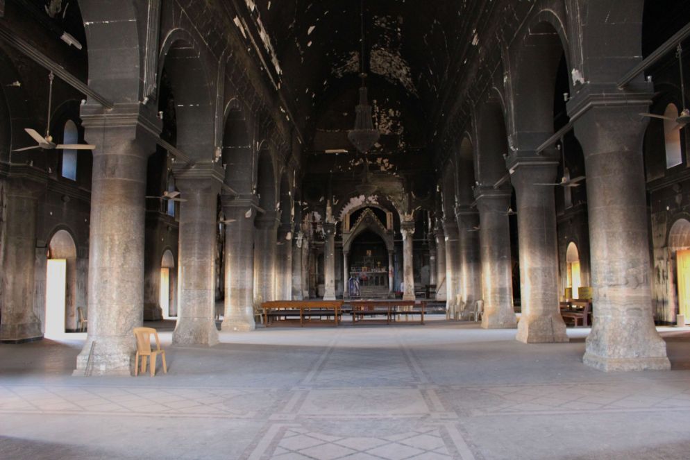 La cattedrale di Qaraqosh bruciata