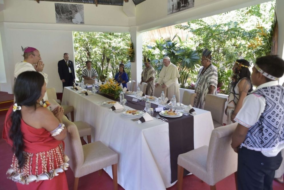 Il pranzo con i rappresentanti dei popoli indigeni (Vatican Media)