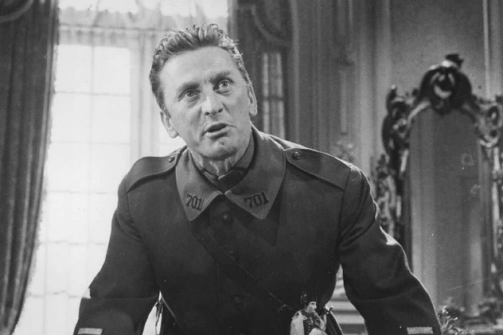 Douglas in Orizzonti di Gloria