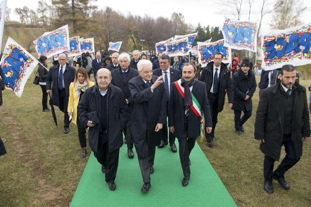 Il presidente della Repubblica, Sergio Mattarella, durante la visita all’Arsenale dell’Armonia, la nuova casa del Sermig all’Eremo di Pecetto, sulla collina di Torino.
