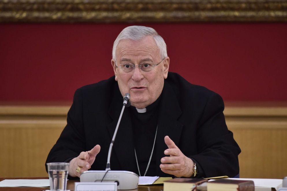 Il cardinale Gualtiero Bassetti, presidente della Cei, durante l'ultimo Consiglio permanente (Siciliani)