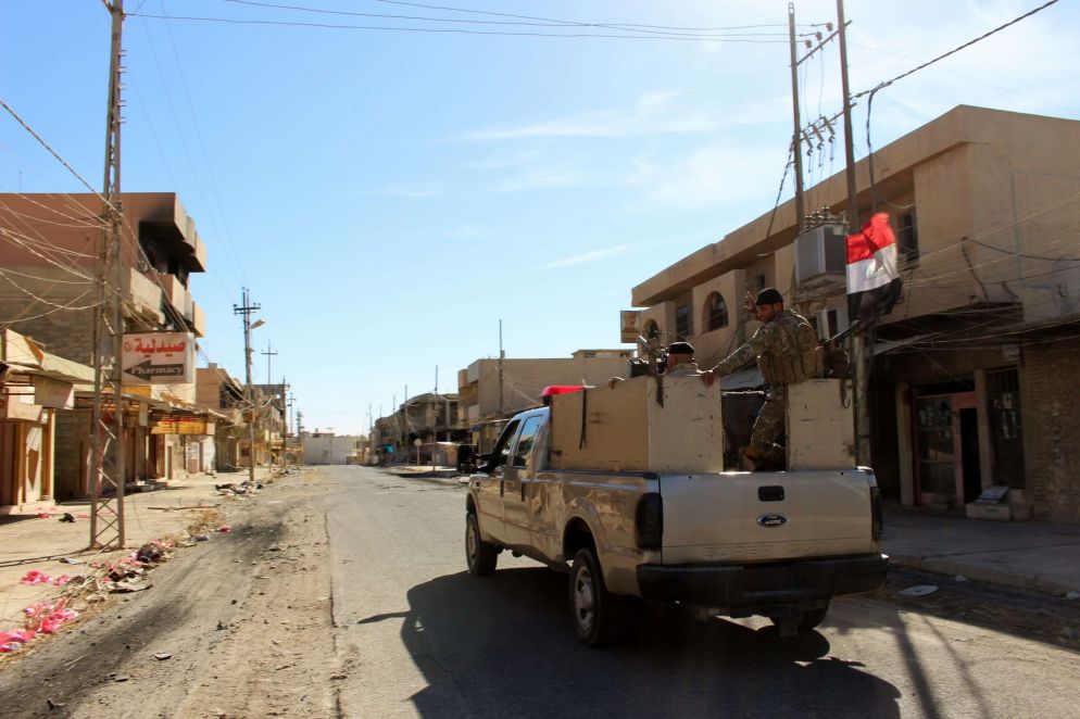 Soldati dell'esercito iracheno nella via principale di Qaraqosh (Le foto sono di Paolo Pergolizzi)