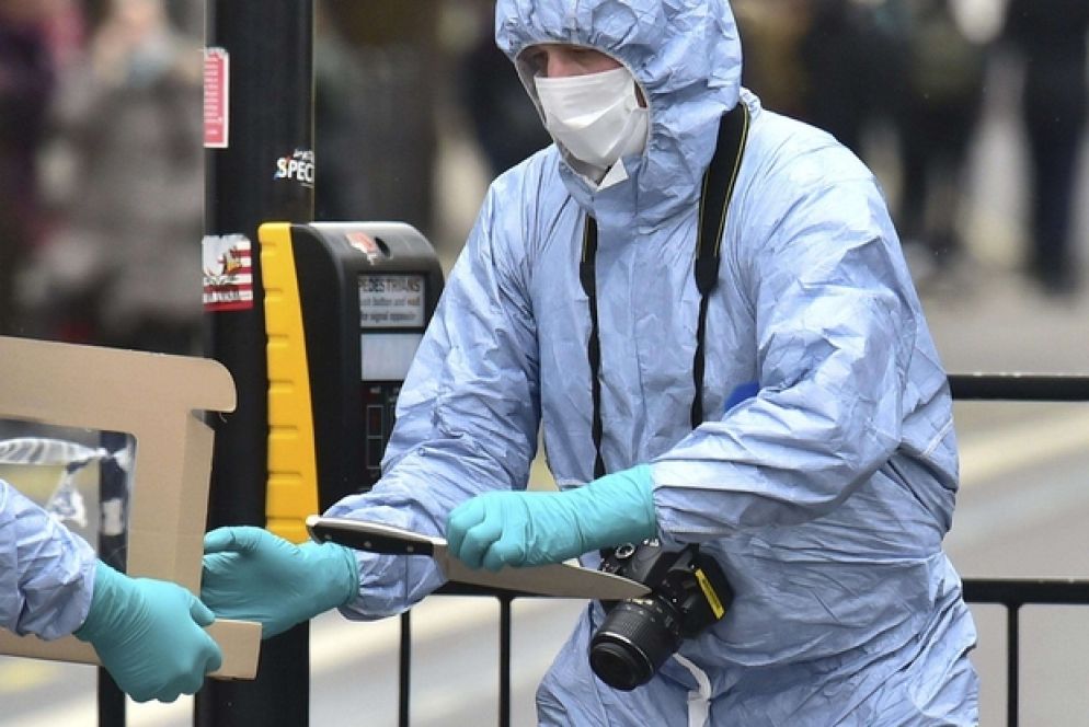 Uno dei tre coltelli da cucina che il presunto terrorista aveva con sé (Ansa/Ap)