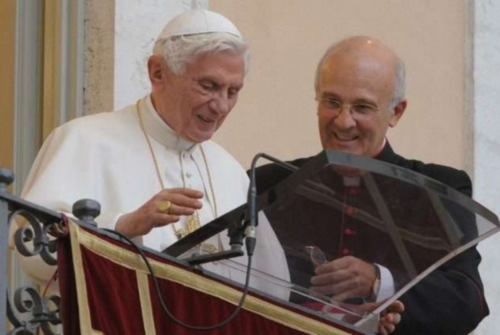 Benedetto XVI con monsignor Alfred Xuereb (Vatican News)