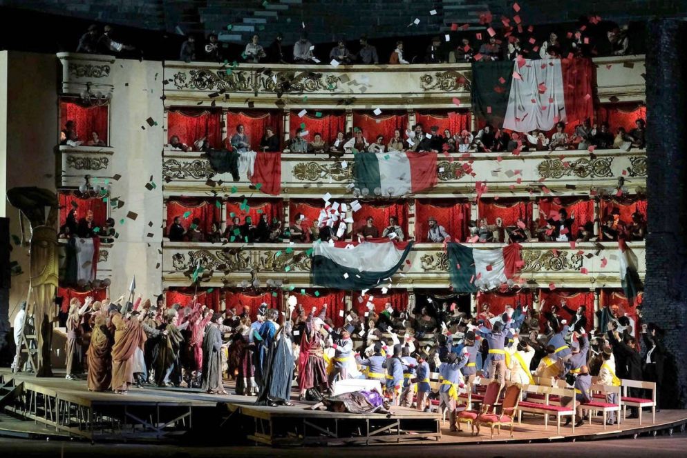 Il "Nabucco" risorgimentale del regista Arnaud Bernard all'Arena di Verona (foto Ennevi/Fondazione Arena di Verona)