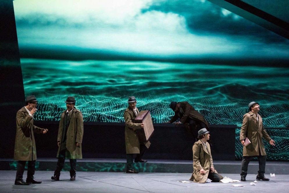 Una scena dell'opera "Ettore Majorana. Cronaca di infinite scomparse" al Teatro Sociale di Como (foto Alessia Santambrogio)