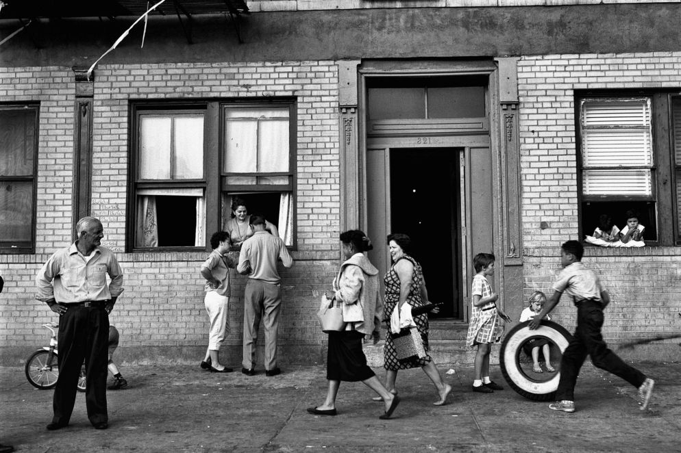 New York, 28 settembre 1959. © Vivian Maier/Maloof Collection, Courtesy Howard Greenberg Gallery, New York.