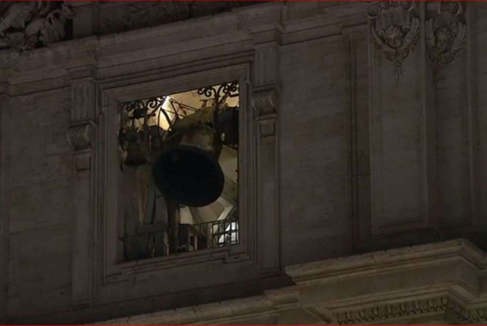 Suonano le campane per annunciare che Cristo è risorto