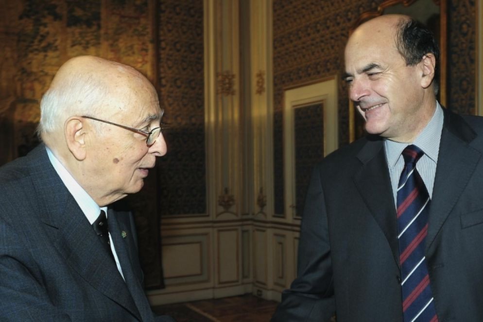 Napolitano e Bersani in una foto Ansa / Ufficio stampa della Presidenza della Repubblica del 2009