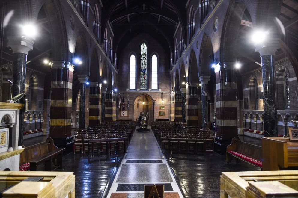 L'interno della chiesa anglicana di All Saints (Ognissanti) a Roma (Siciliani)
